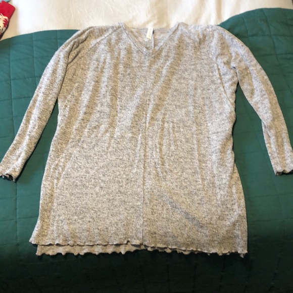 Latched Mama Relaxed Sweater Nursing Tunic - Picture 1 of 2